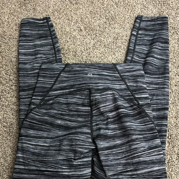 Lululemon Train Times 7/8 Pant *25" size 6 - Picture 5 of 6